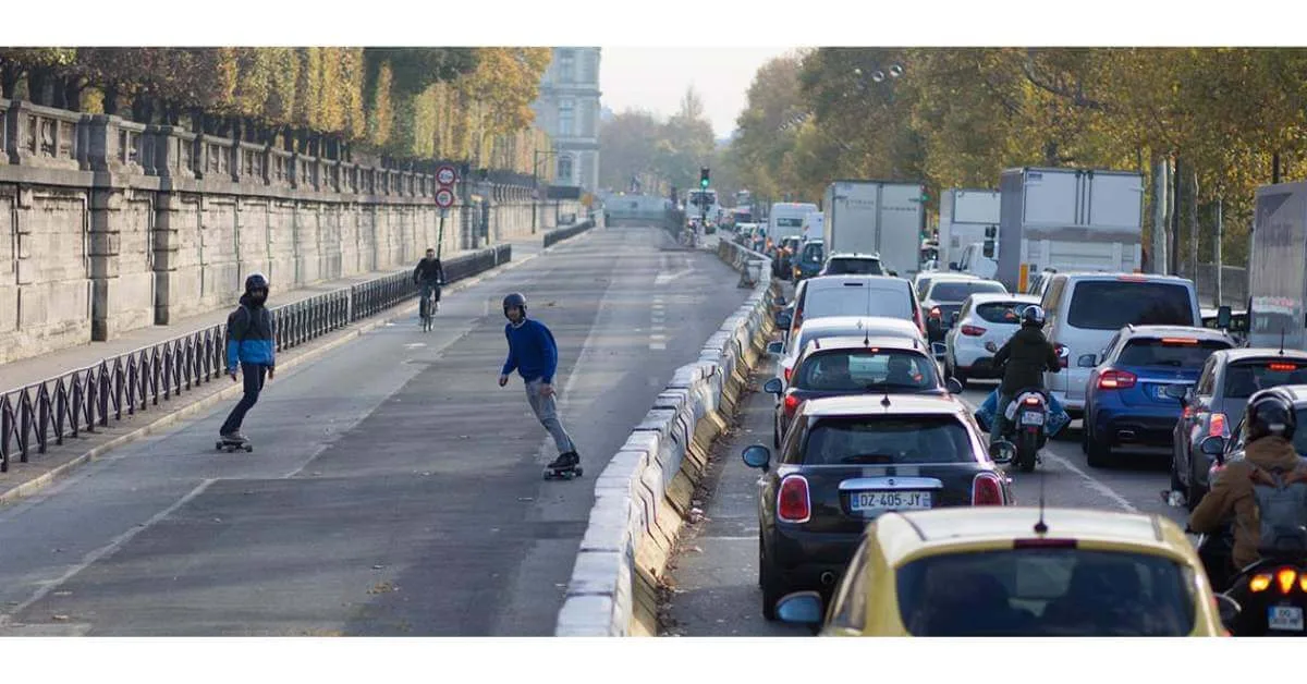 Are Electric Skateboards Safe? A Realistic Guide for Beginners 5 Avoid Traffic.jpg