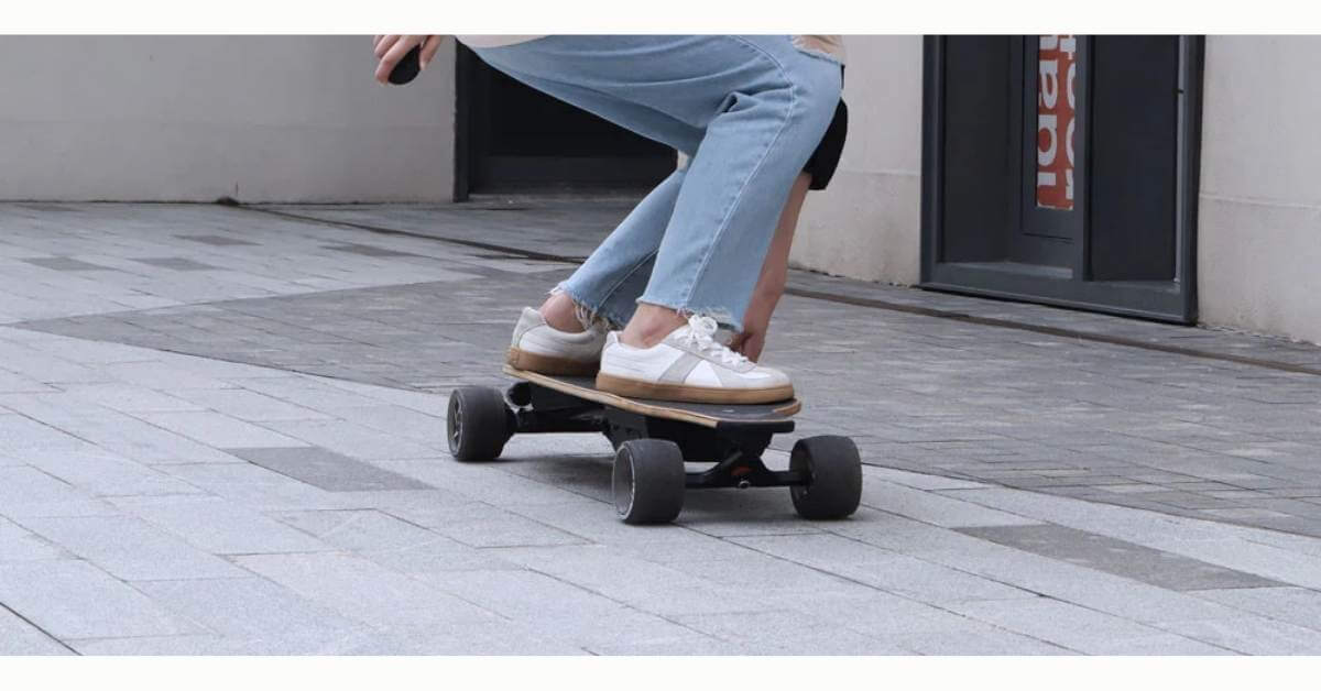 Learn how to turn your electric Skateboard