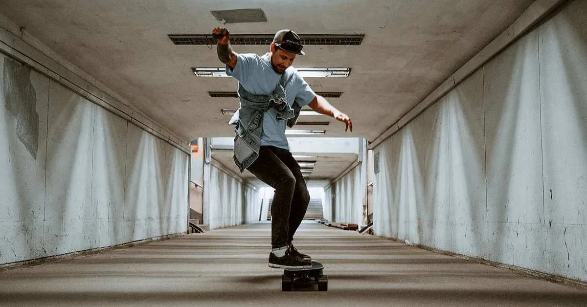 How Hard is It to Ride an Electric Skateboard: Ease Your Ride! 5 Weight Distribution For Smooth Riding an Electric Skateboard: