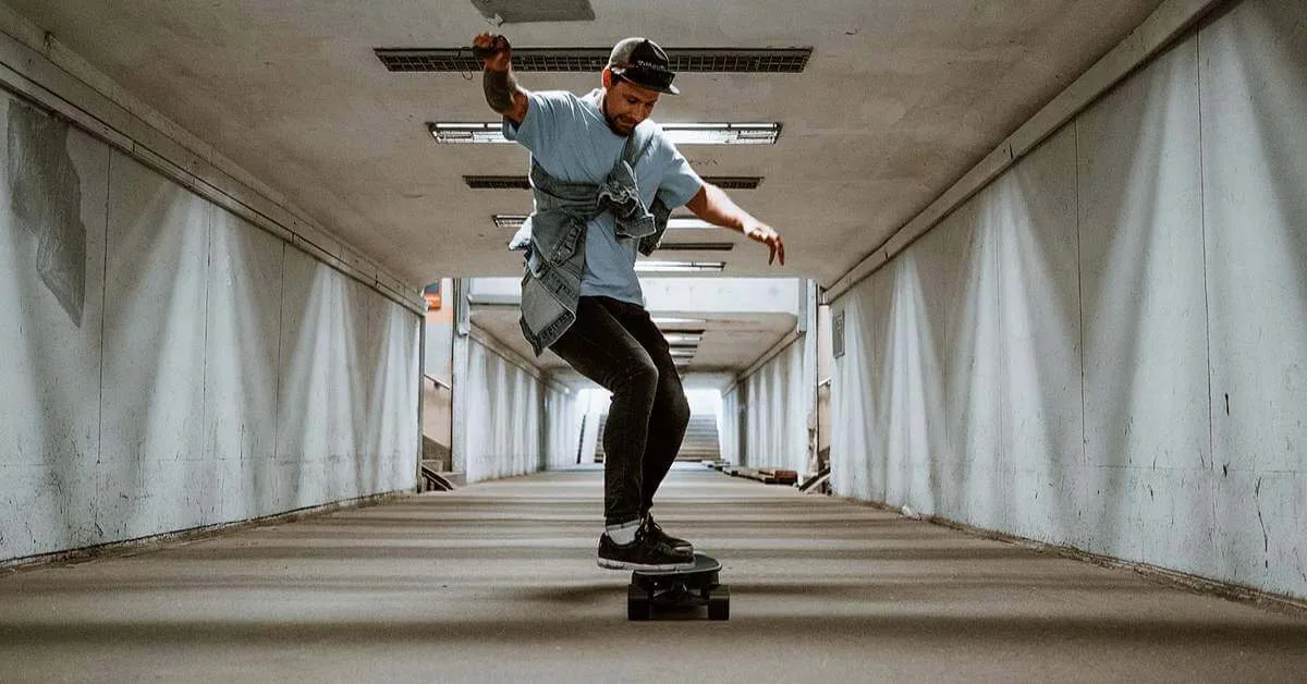 How To Stand On A Longboard? Top 8 Tips For You! 5 Practice in a safe area