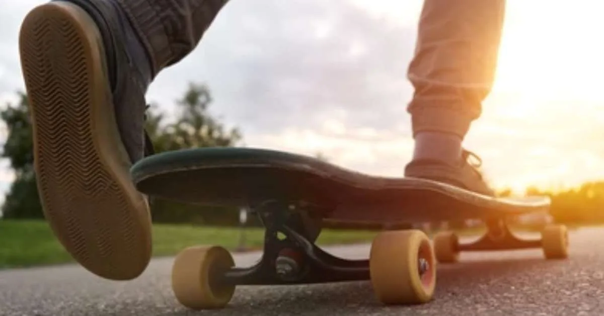 Are Longboards Faster Than Skateboards: Let's Break Down Truth! 2 Pumping Techniques