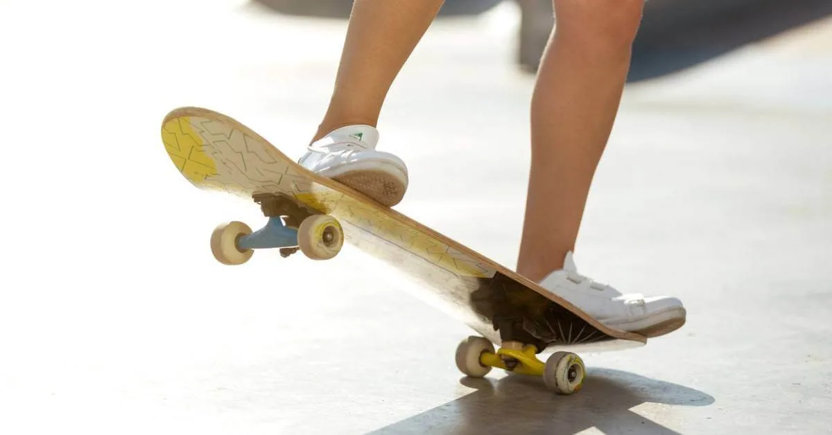 How to Manual on a Skateboard | Top 06 Easy Steps! 1 Manual on a Skateboard