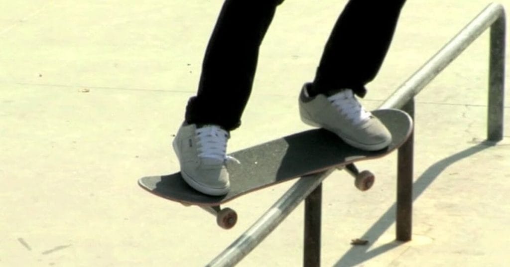 How to Do Feeble Grind on a Skateboard