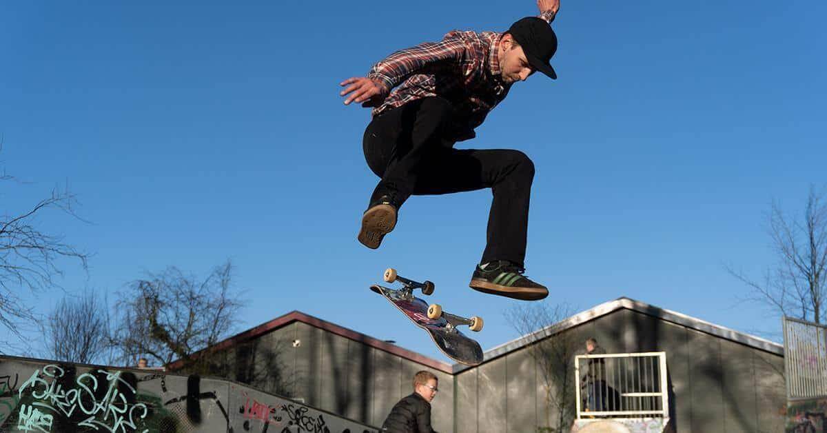 Heelflip Skateboarding Tricks