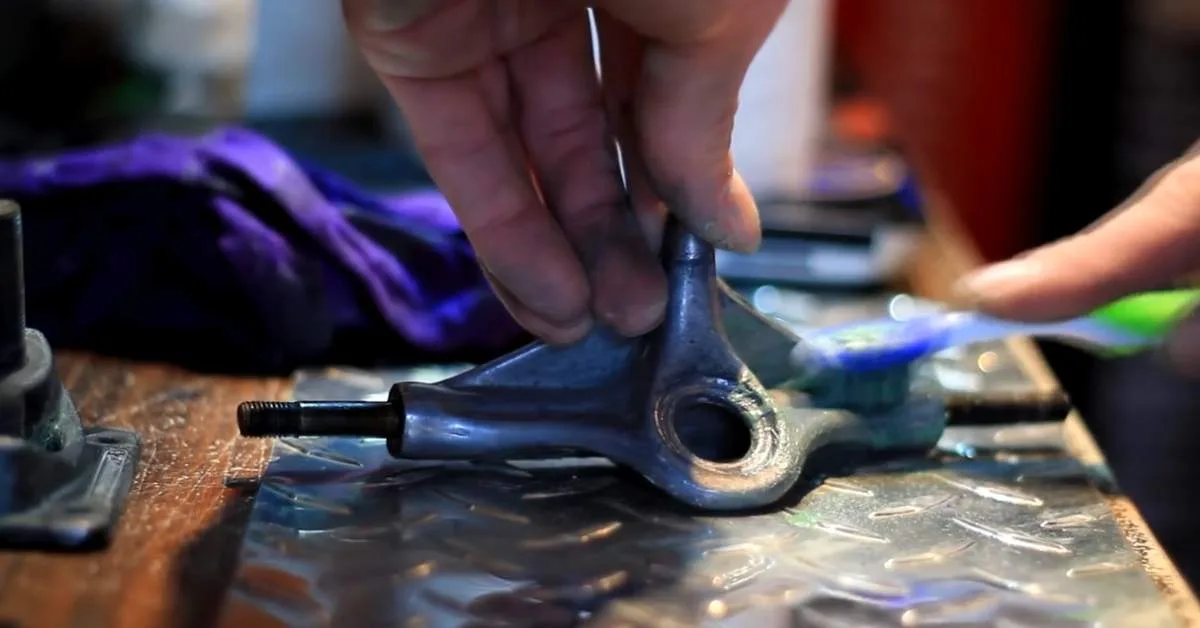 How to Clean Skateboard Trucks: A Complete Step-by-Step Guide 3 Clean Skateboard Truck