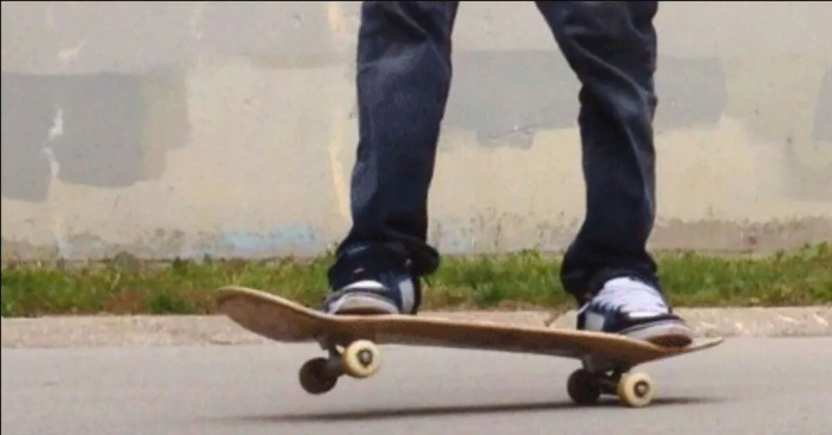 How to Kickturn on a Skateboard: Master the Essential Trick! 3 Position Your Feet For Kickturn Correctly
