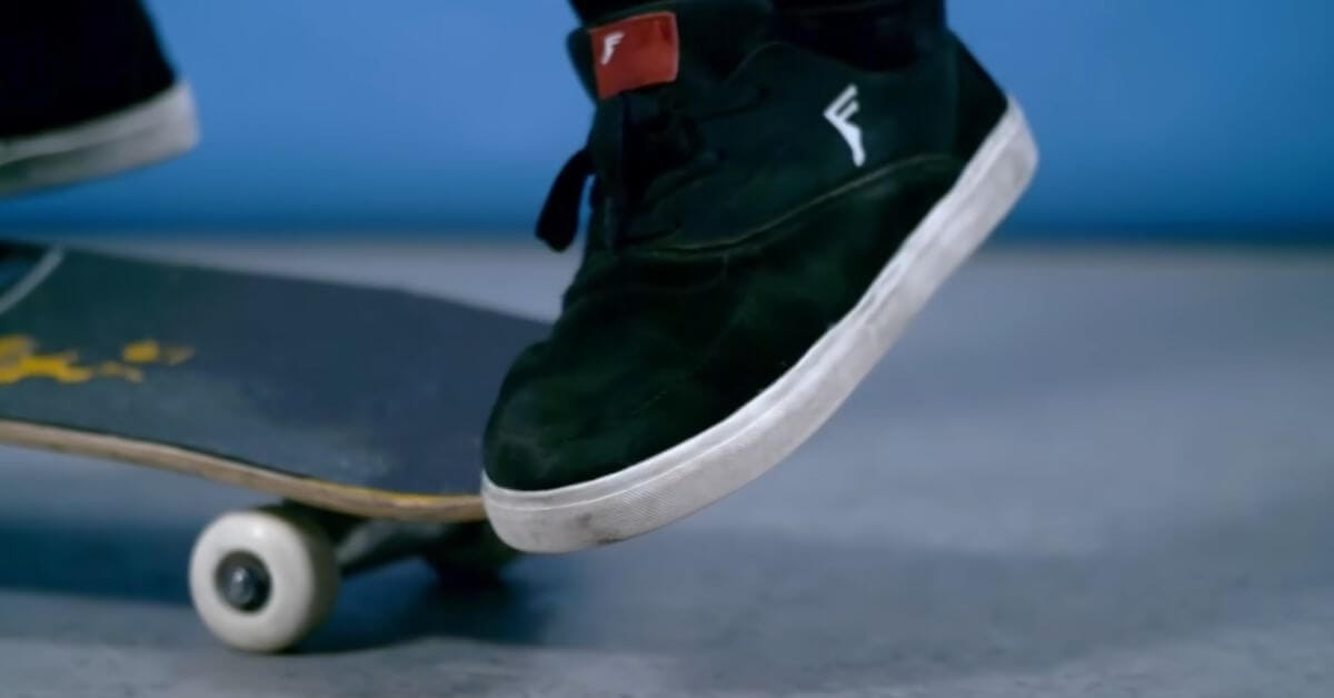 Scoop the Board with Your Back Foot